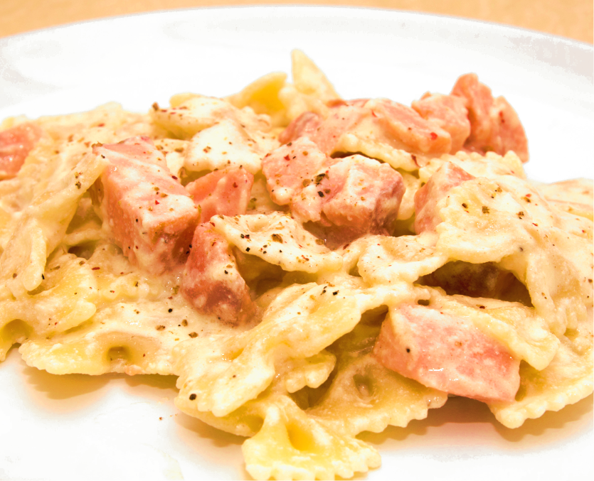 Фарфалле с консервированной рыбой и каперсами