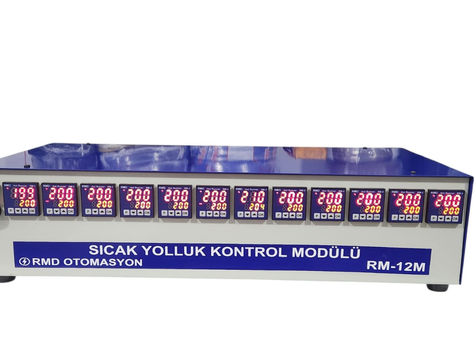 Sıcak Yolluk Kontrol Modülü, RM-12M, RMD, dijital ekranlı endüstriyel cihaz, beyaz zemin.