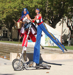 Échassier sur trottinette électrique