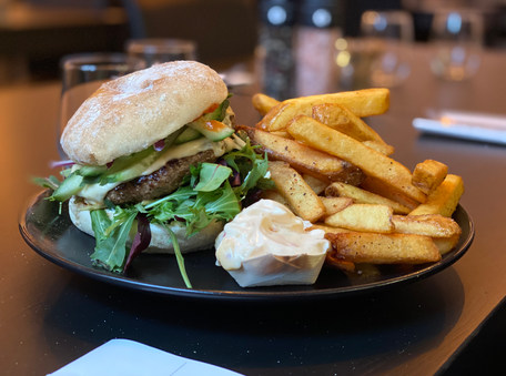 Burger med grove fritter