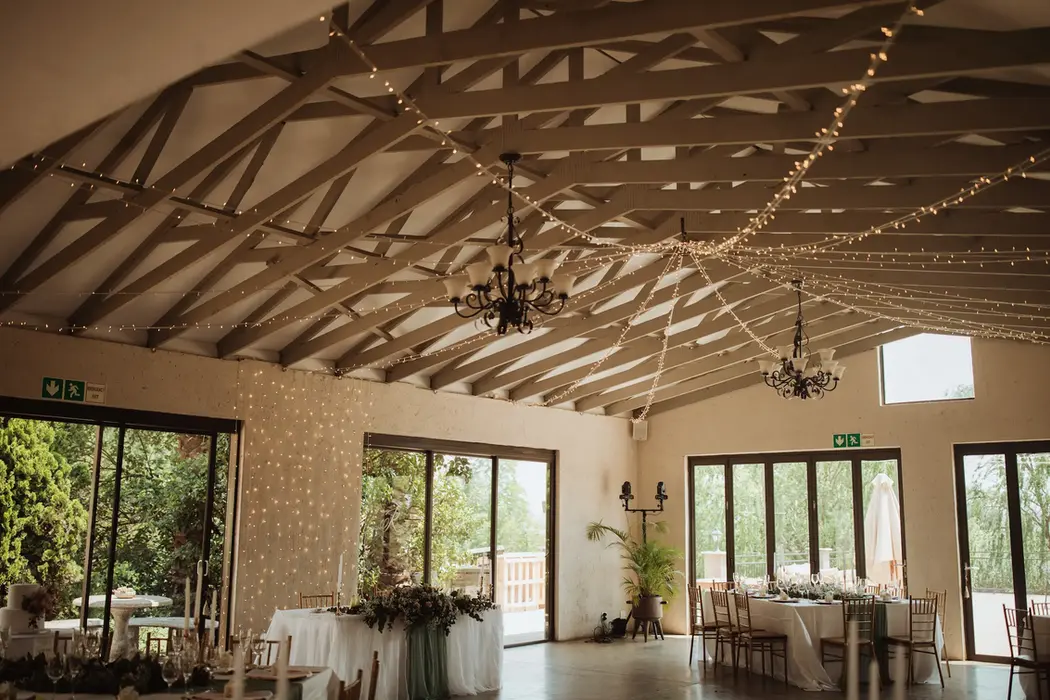 willow-hall-setup-at-riverside-country-estate