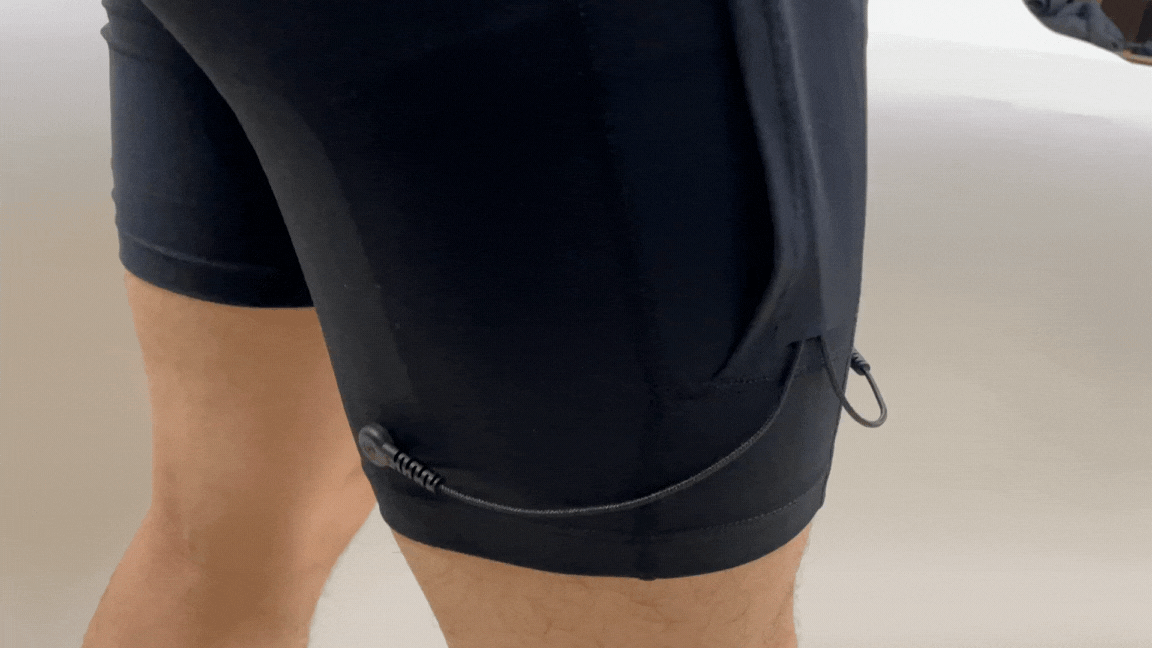 EMS 짜릿.gif An example of how EMS is applied when ElecSuit is worn. By optimising voltage transitions during mode changes, intense skin stimulation typically experienced during EMS is reduced significantly