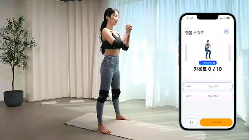 TracMe smart fitness demo – user performing squats with wearable motion sensor for AI tracking.