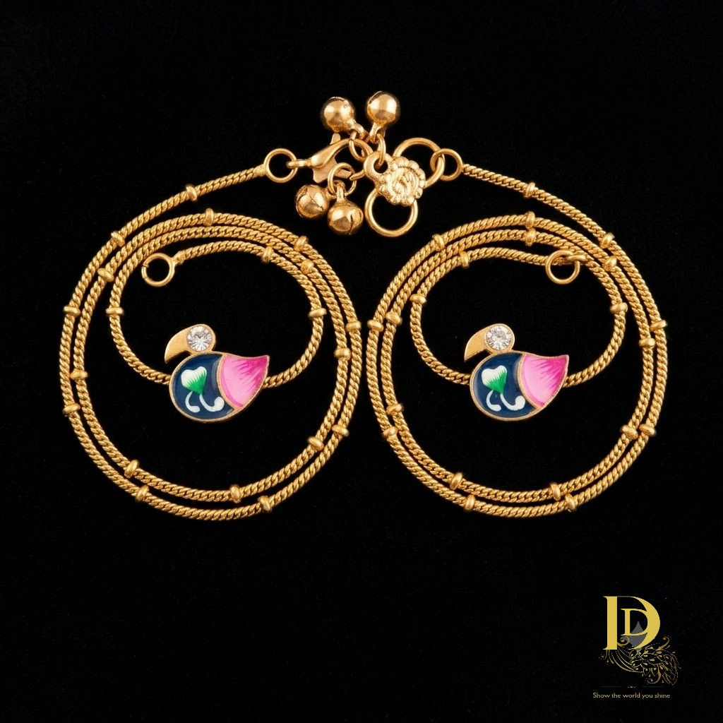 Hand Painted Swan Payal