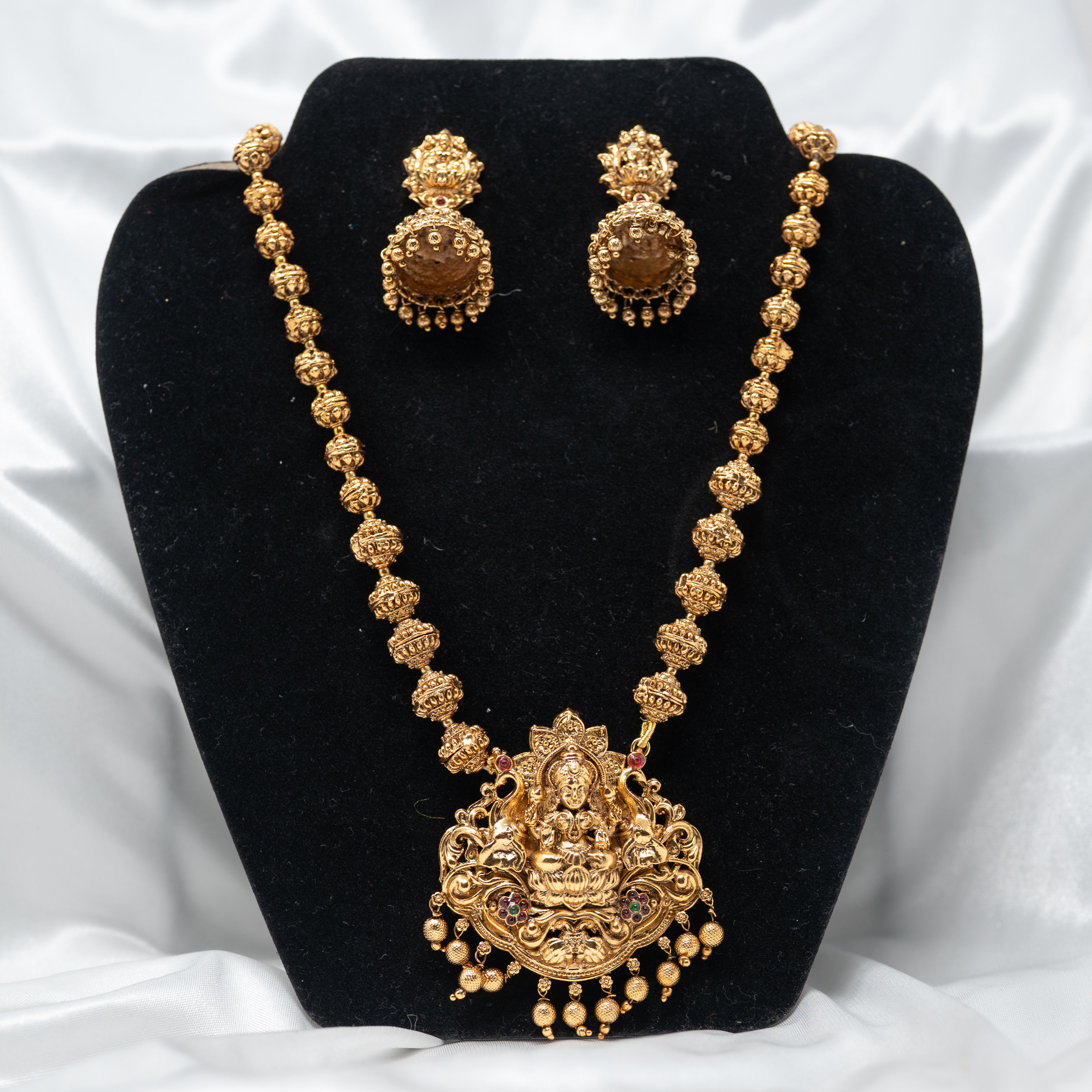 Matte Balls Lakshmi Short Neckpiece