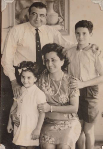 Denyse Dwek Pinto: Refugees from Argentina in Denyse's home. Lima, Peru