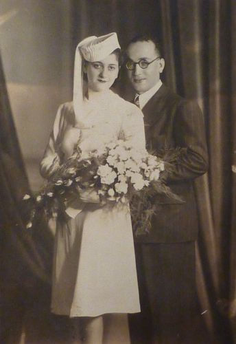 Vivienne Harris: Vivienne's parents on their wedding day. Egypt, 1940
