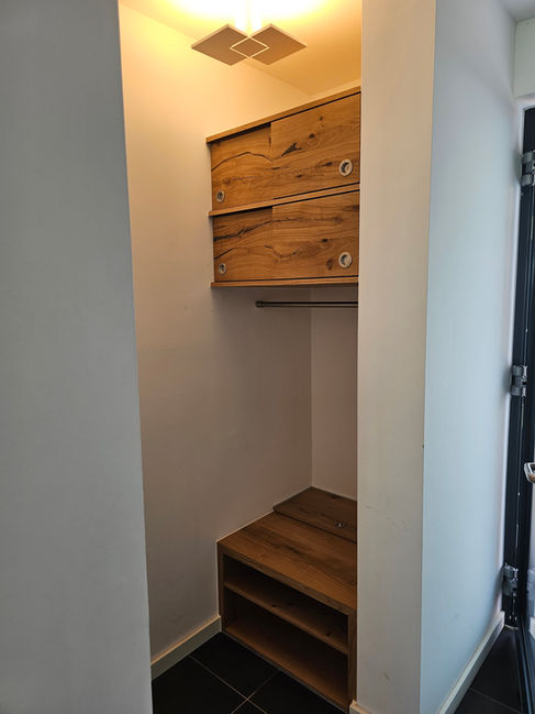 Raumspargarderobe in Eiche