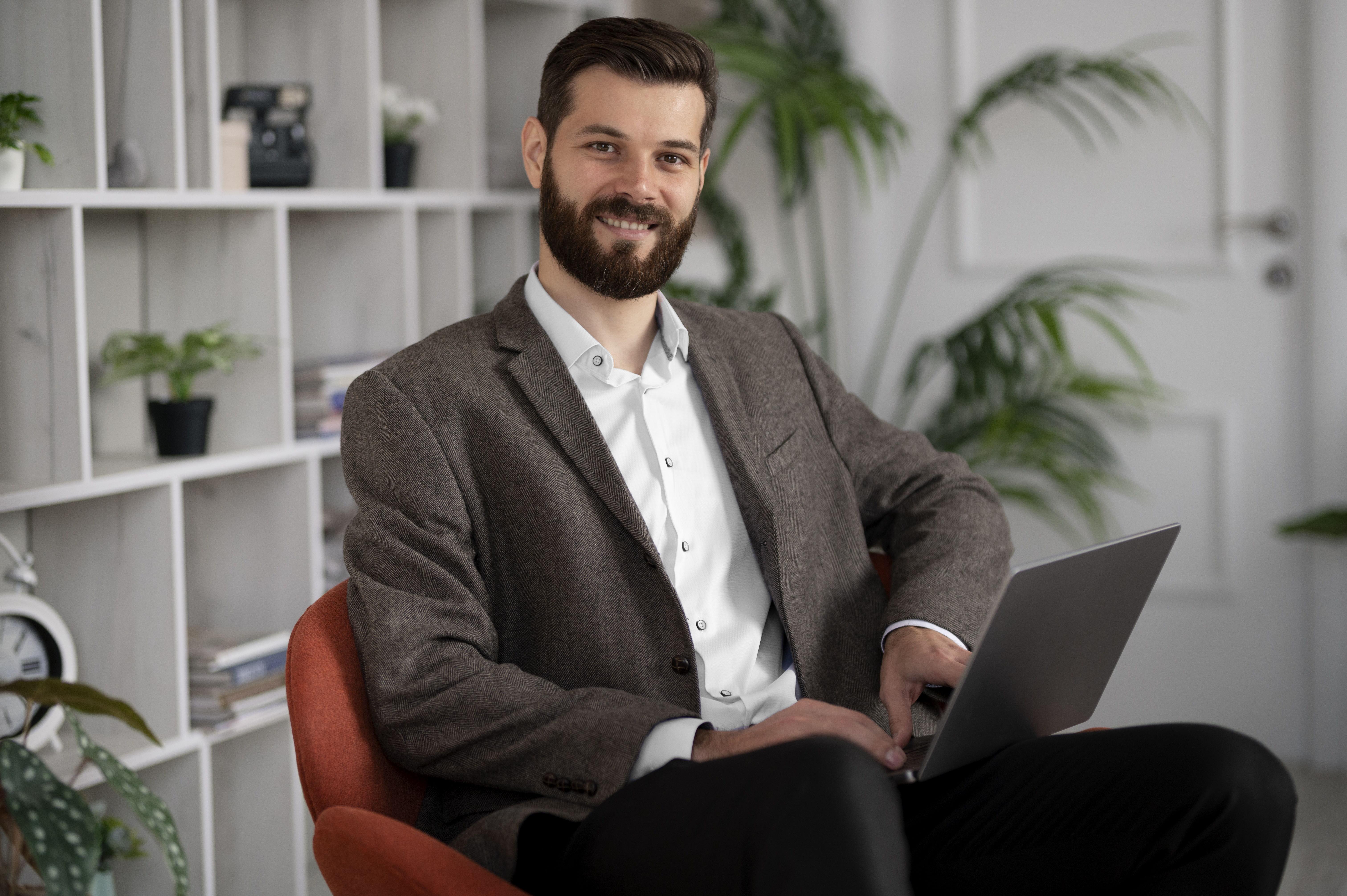 smiley-man-posing-cv-medium-shot.jpg