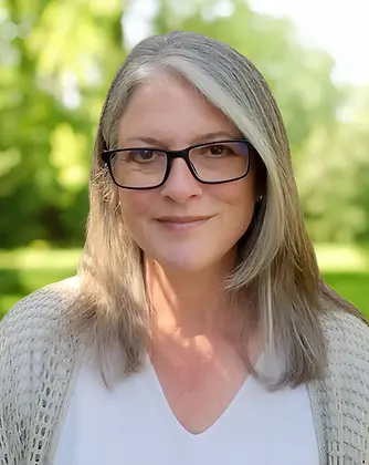 Sophie Elliott, LCSW, a licensed clinical social worker offering online therapy in New York, Connecticut, and Utah.