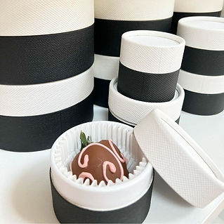 boite-ronde-lux-noir-et-blanc-emballage-alimentaire-elegant (1).jpg