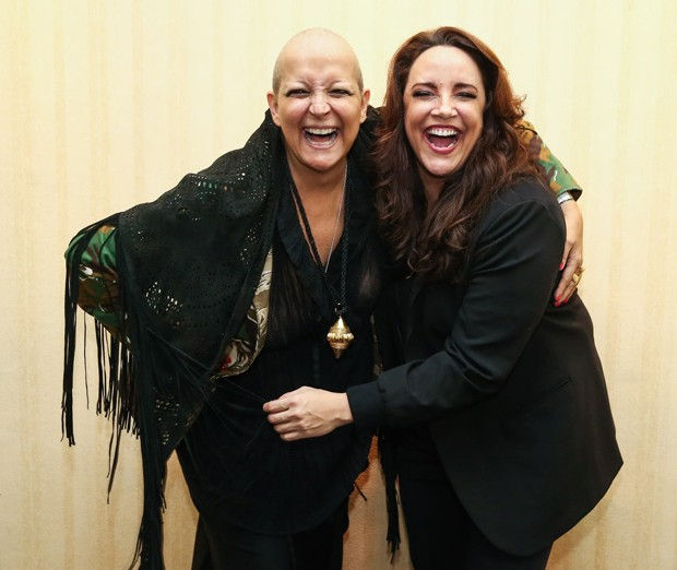 Betty Lago e Maria Gadu vão a show de Ana Carolina e posam no camarim