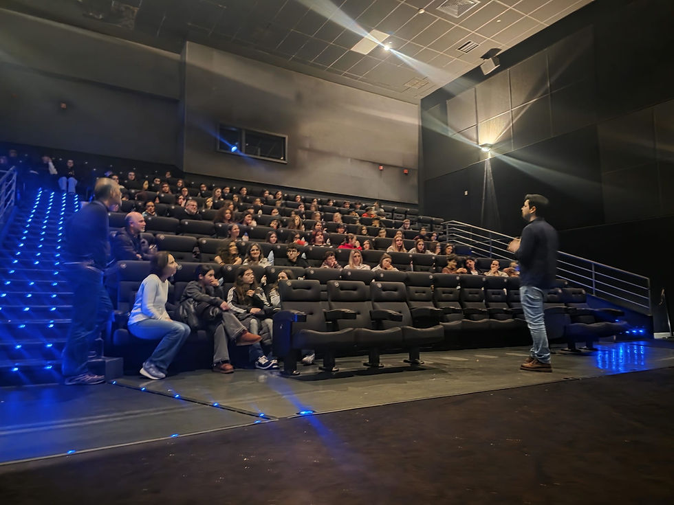 Cinema abre portas à escola: alunos da ESDJGFA vivem sessão especial de TERRA VIL