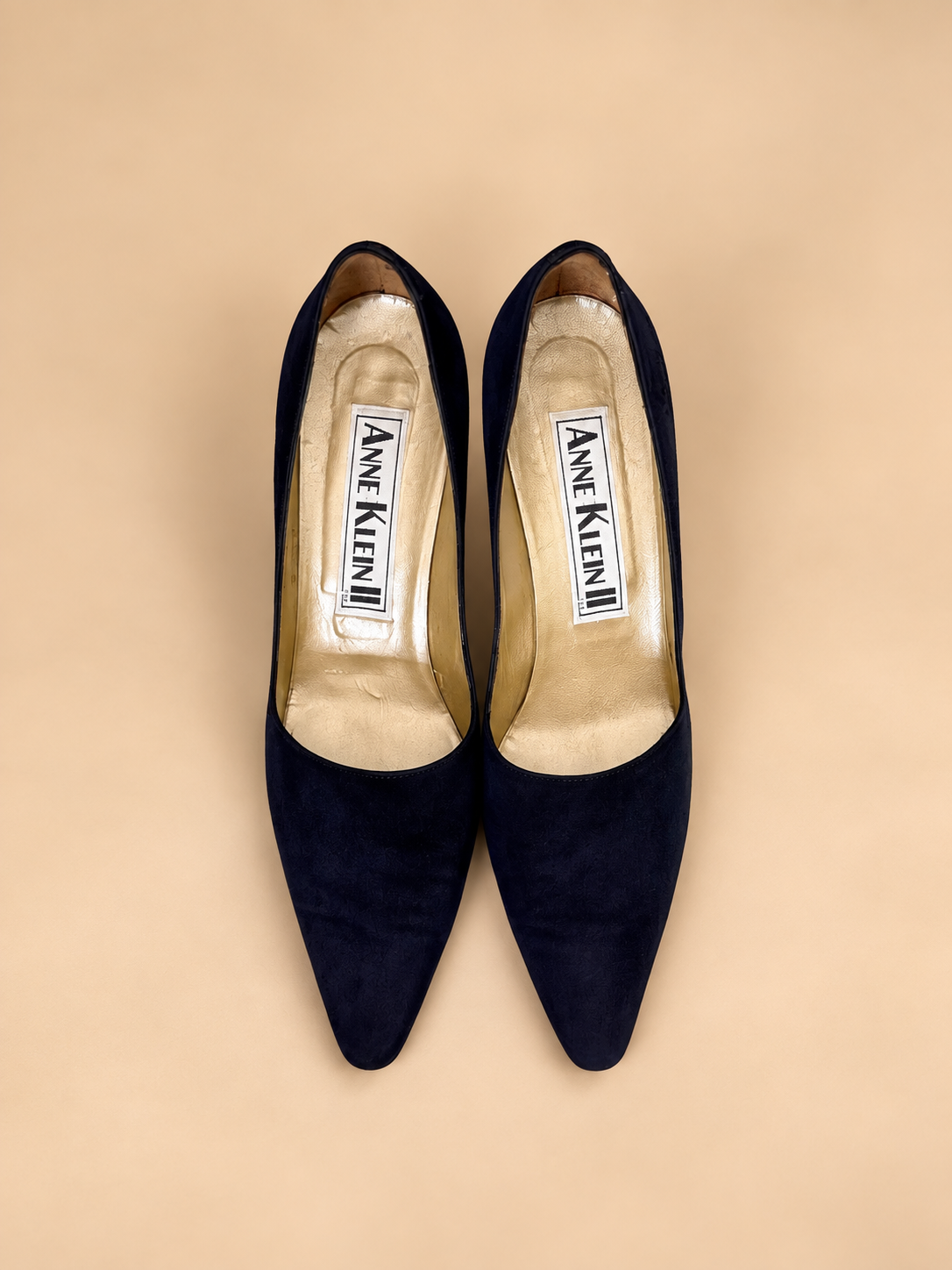 Anne Klein navy suede pumps heel detail