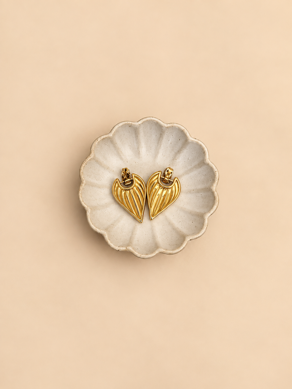 Vintage gold-tone leaf drop earrings back detail