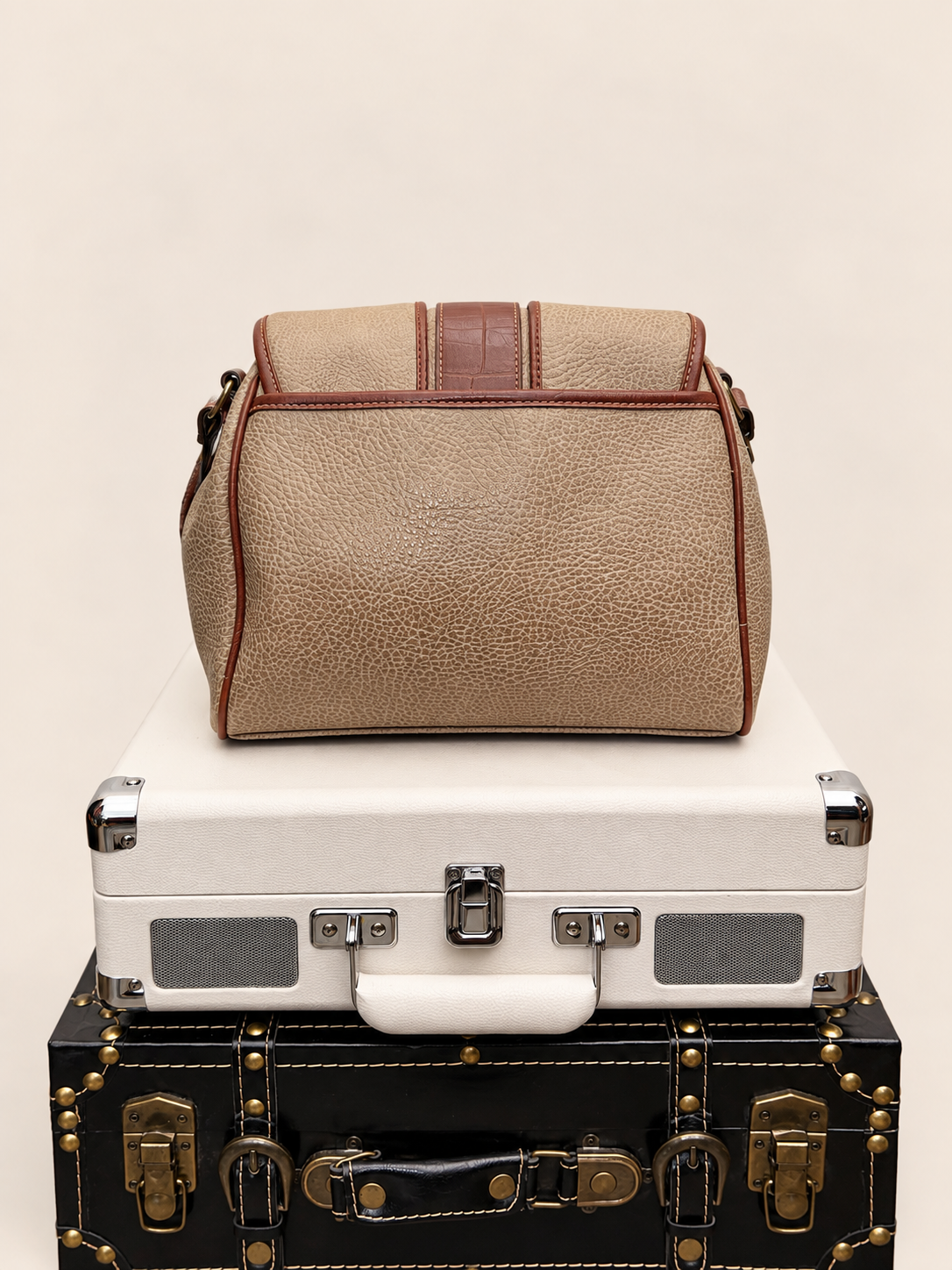 Vintage Carryland two-tone saddle crossbody bag angled view