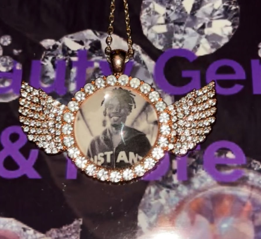 Circle Gems With Wings