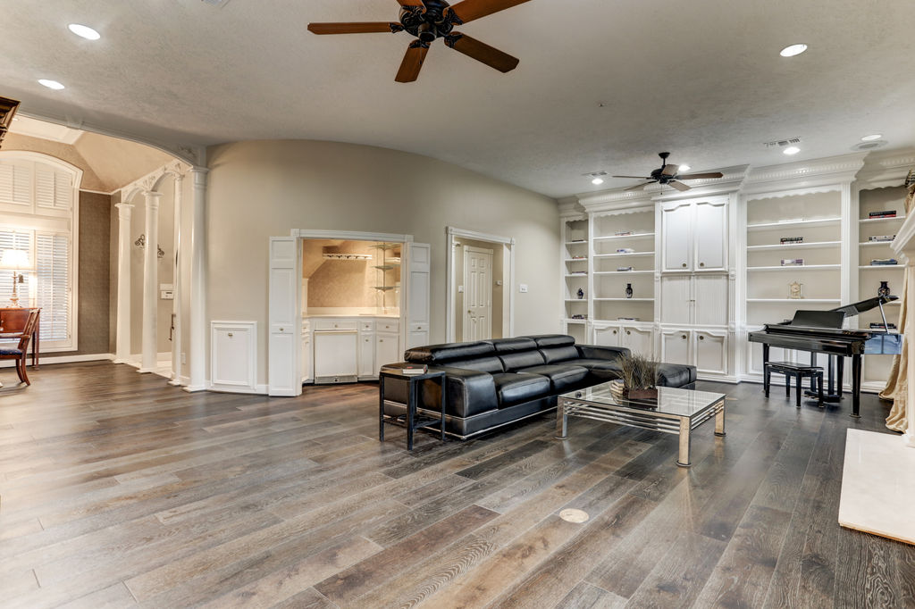 The Floor Revue Houston Commercial & Residental Flooring Service