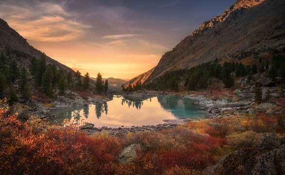 mountains-lake-sunset-fall-rocky scene- panoramic
