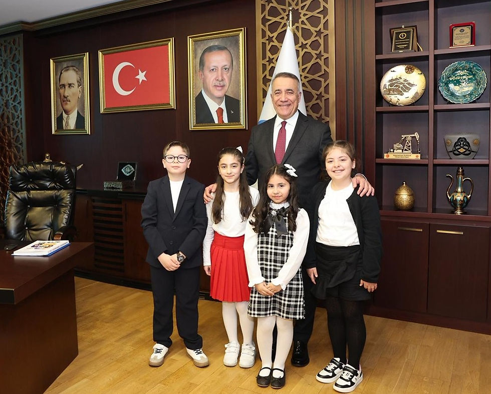 Sultangazi Belediye Başkanı Abdurrahman Dursun,tüm çocuklarımızın 23 Nisan Ulusal Egemenlik ve Çocuk Bayramını en içten dileklerimle kutluyor, sağlık, mutluluk ve başarı dolu günler diliyorum.”