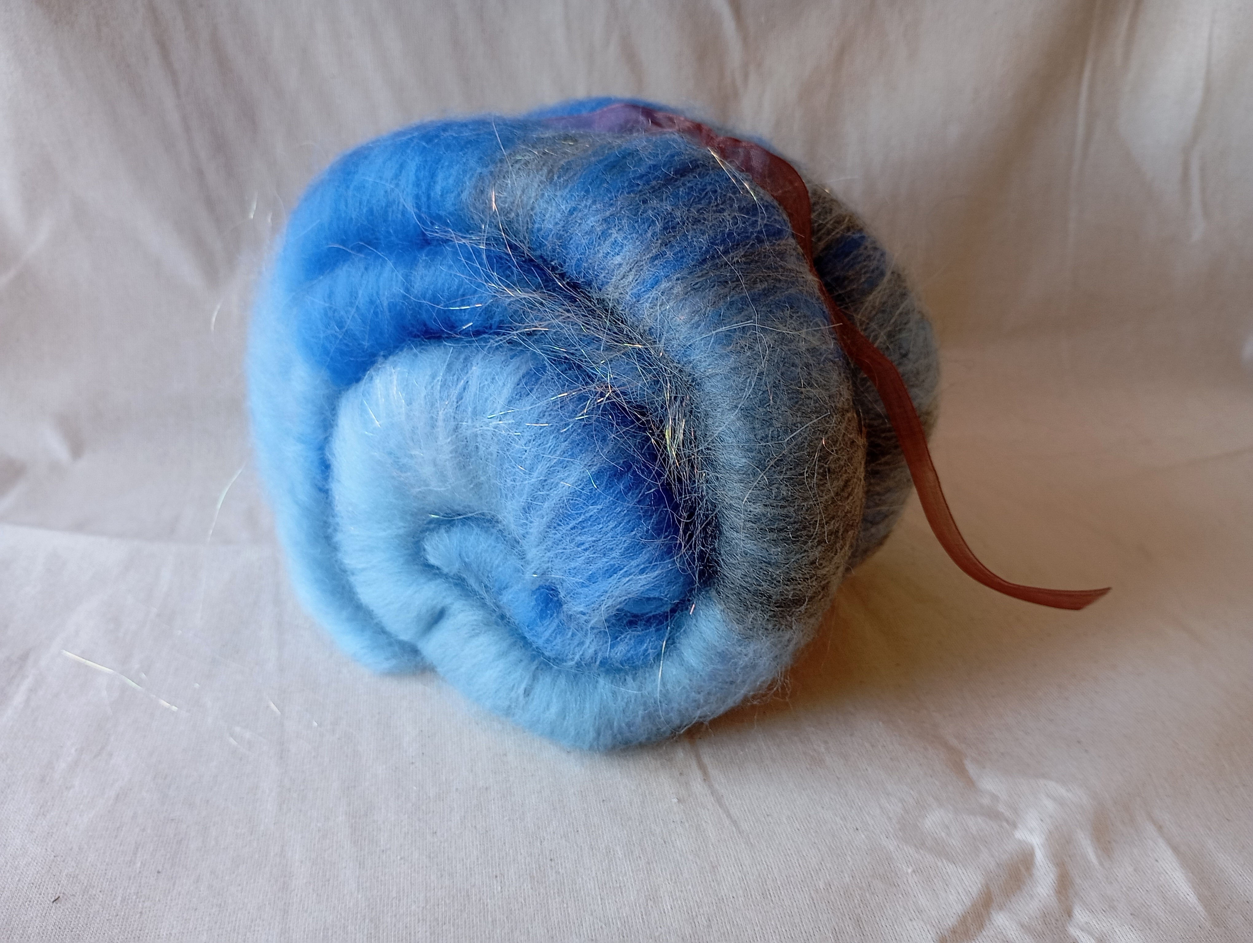Ice fibre blues and greys batt for spinning, felting, fibre crafts.