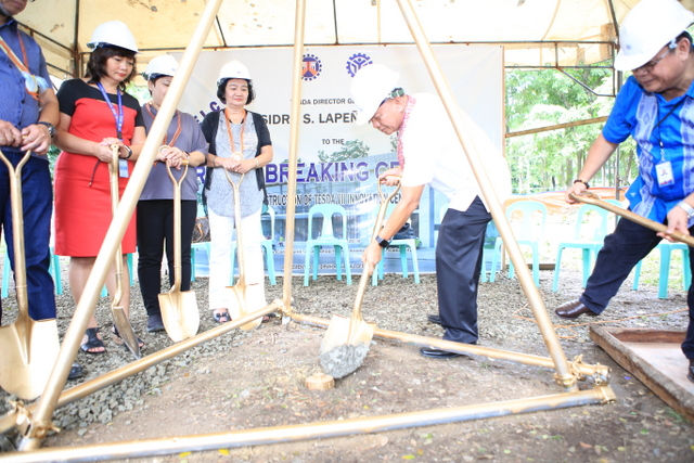 Lapena to 158 Naga landslide survivors: “Make your dreams come true”
