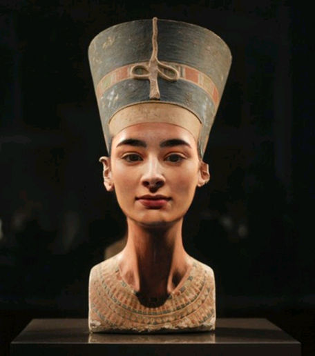 1345 a. C., Thutmosis, Nefertiti