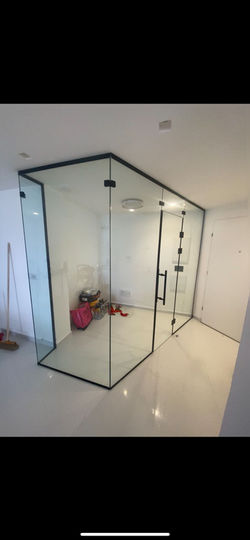 מקלחוני זכוכית