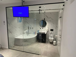 מקלחוני זכוכית