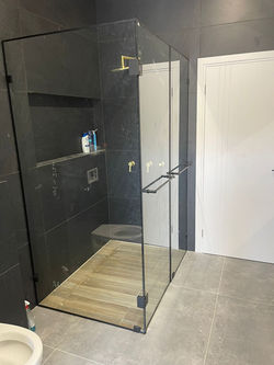 מקלחוני זכוכית