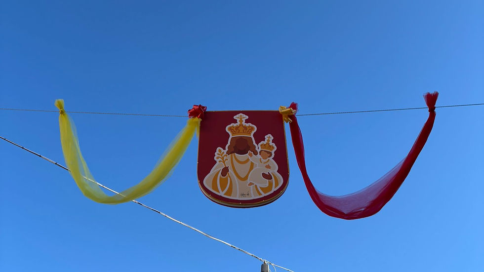 Addobbo rionale del rione via Marconi per la Festa del Soccorso di San Severo, con il logo de La Festa del Soccorso inserito nella decorazione realizzata in occasione dei festeggiamenti in onore di Maria SS. del Soccorso.