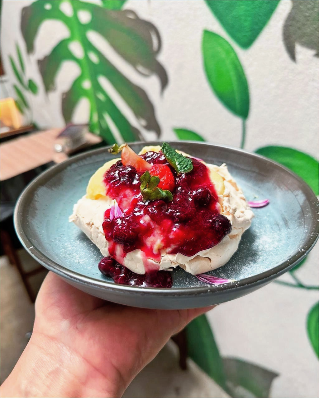 Pavlova ( serve até 5 fatias )