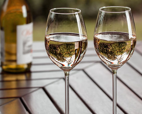 Deux coupes à vin