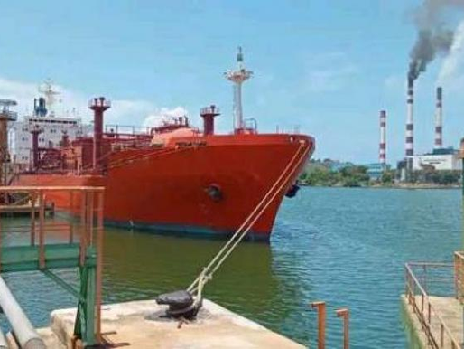 Cuba: Comenzó la descarga y distribución del gas licuado de petróleo