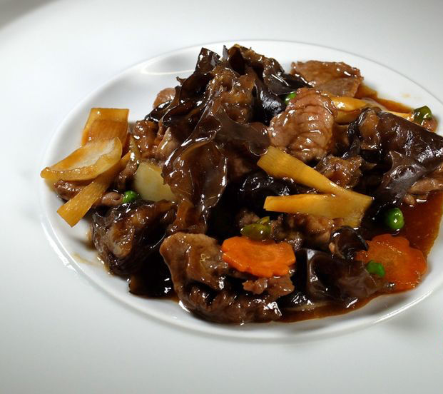 BF8. Boeuf aux champignons et pousses de bambous image