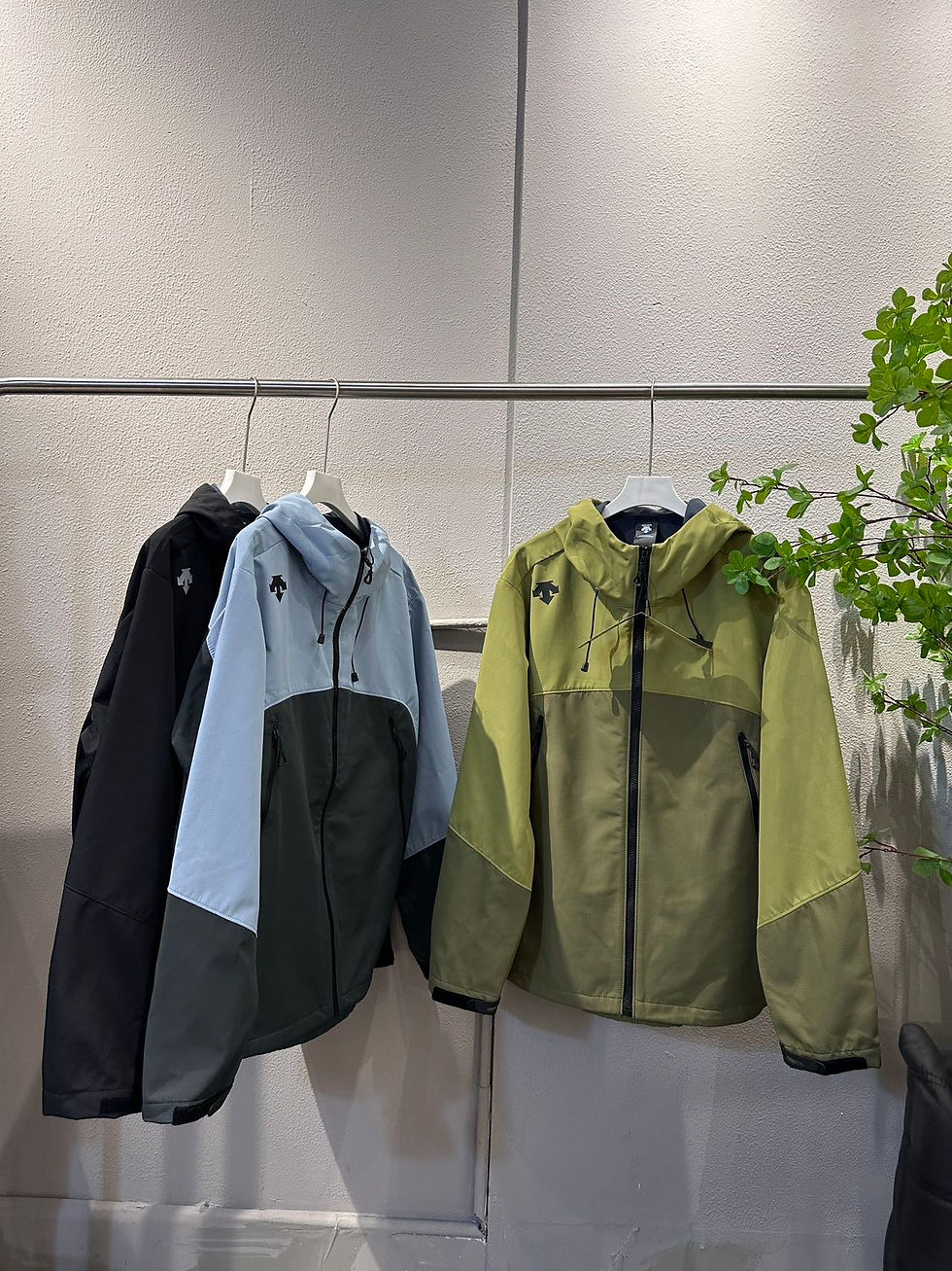Thumbnail: Descente Soft-Shell Jacket Men Dual Colour Jacket Wind Water Resistance