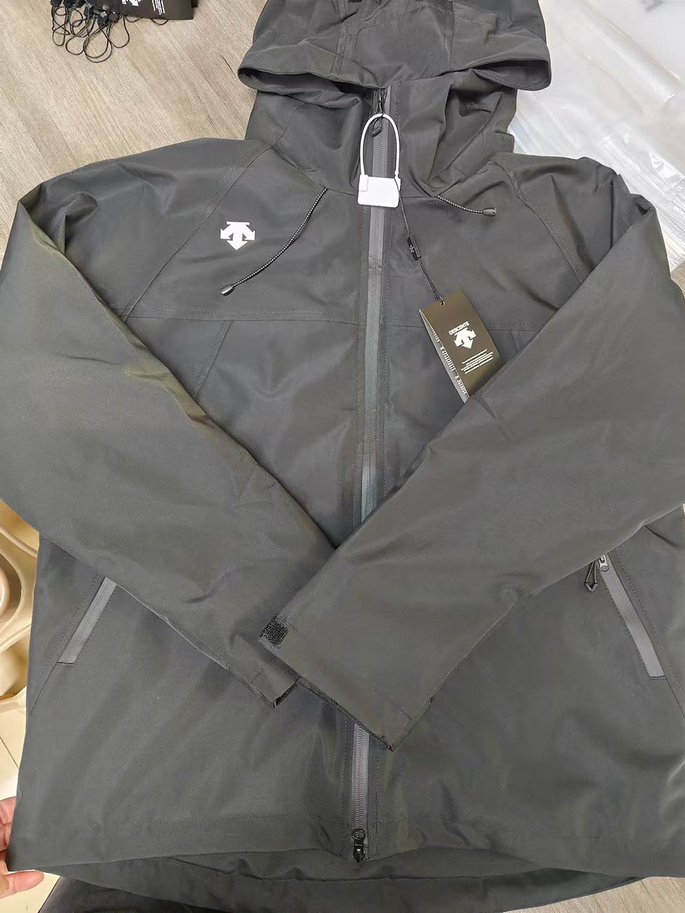 Thumbnail: Descente 3-in-1 Jacket Outdoor Keep Dry Water Resistant Lightweight
