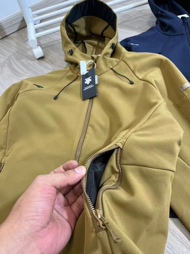 Descente Fleece-Lined Softshell Jacket Outdoor Windproof Thermal