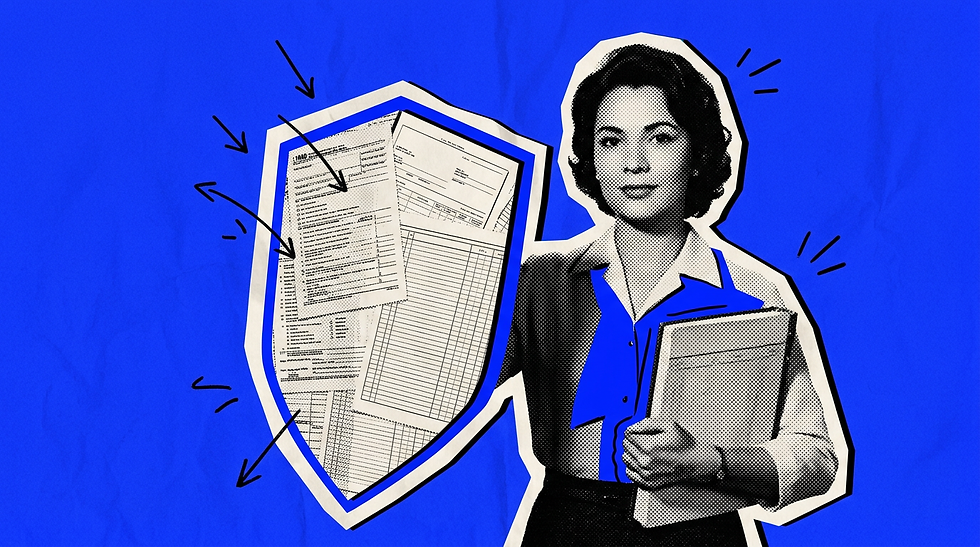 Empresária confiante ergue escudo de documentos fiscais, retrato do compliance fiscal contra multas