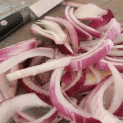 Sliced red onion