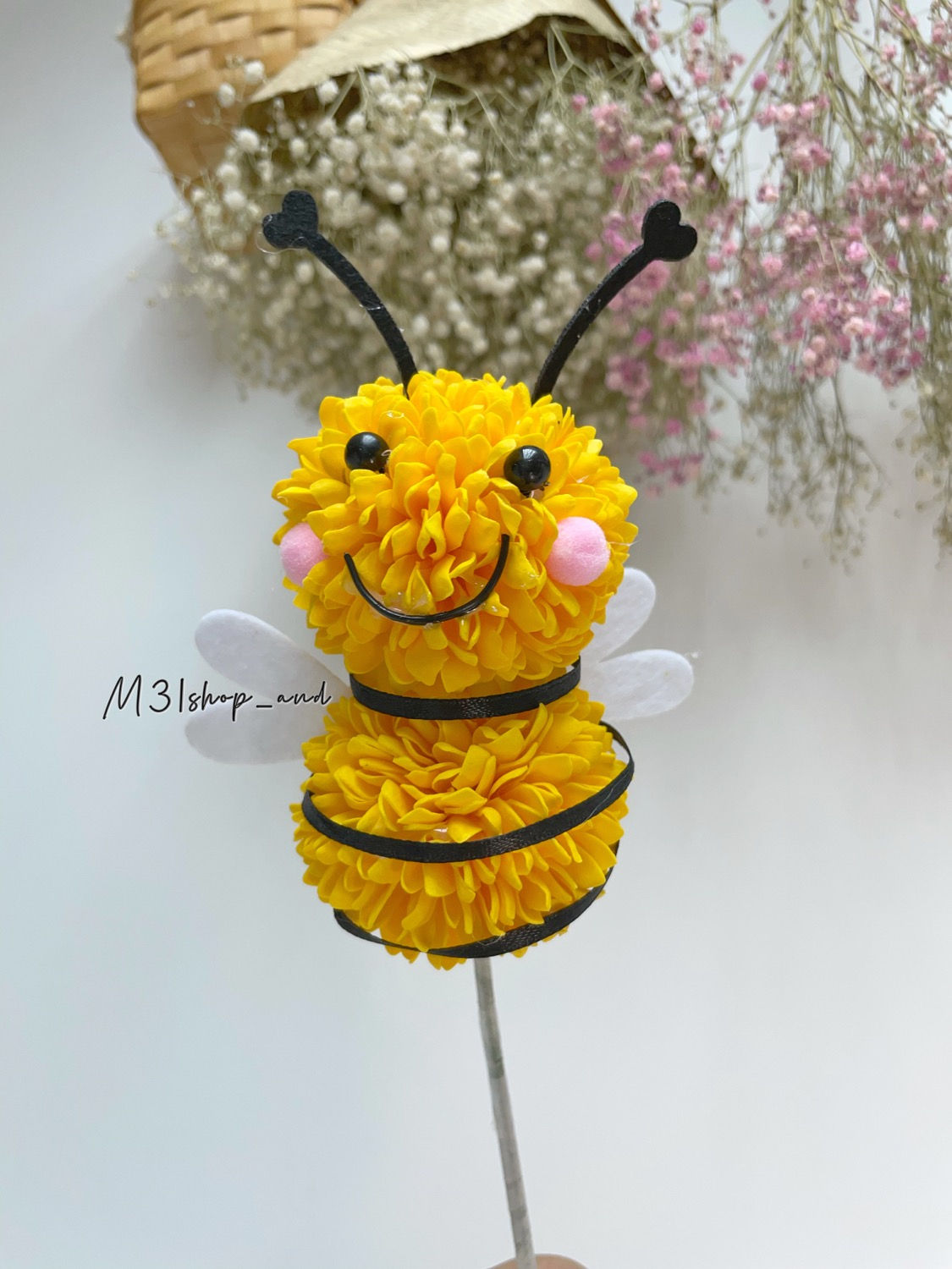 Bee flying 小蜜蜂🐝-B