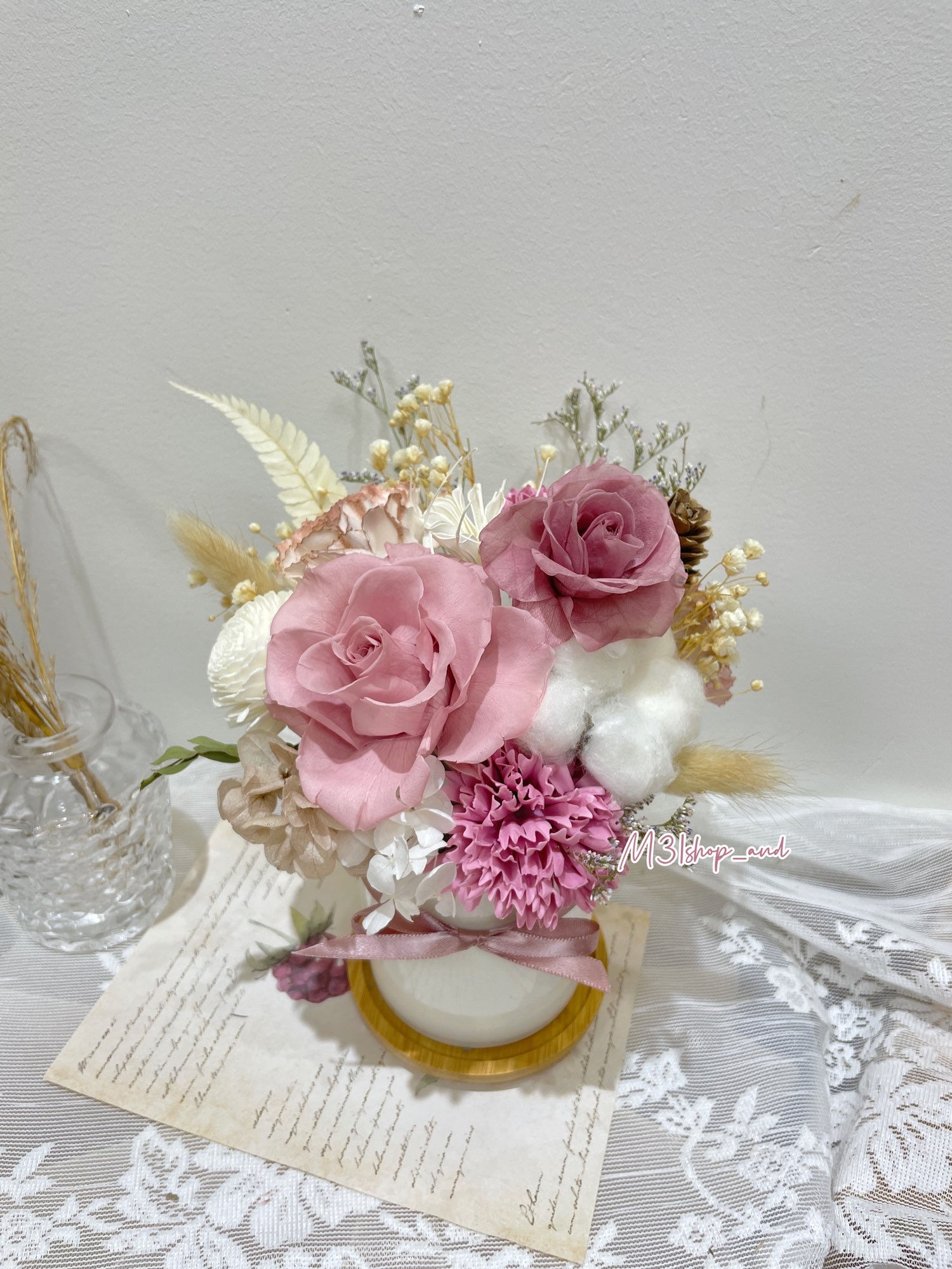 圓花瓶香薰座-永生玫瑰花x 康乃馨 裸粉色