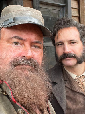 Sucesso em “A caverna encantada”, Phil Miler fala de seu personagem e de trabalhos fora do Brasil