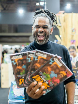 Manoel Soares lança terceiro livro "A luta de Denis", na 40ª Bienal do Livro Rio 2023