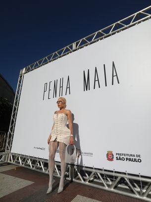 ENTRE VIADUTOS E PASSARELAS: JULIANA HERC SOBRE MODA COM IDENTIDADE