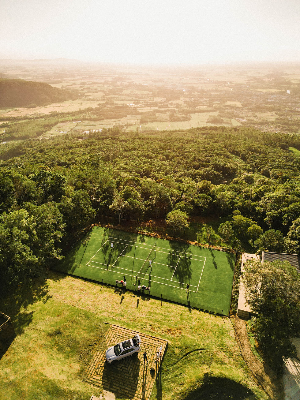 TÊNIS. CÂNIONS. MORADA. O LUGAR ONDE O LUXO JOGA TÊNIS