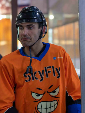 Brasileiro Thiago Tambuque estreia no streaming dos Estados Unidos e Brasil com a comédia “Skyfly”