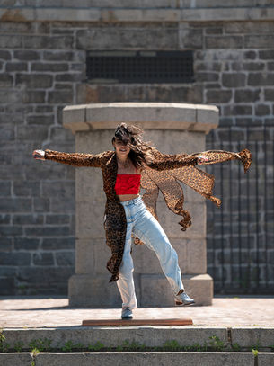 ISABELLA SERRICELLA, SAPATEADORA BRASILEIRA, TEM SE DESTACADO EM NOVA YORK, APRESENTANDO TAP DANCE EM PALCOS DE REFERÊNCIA.