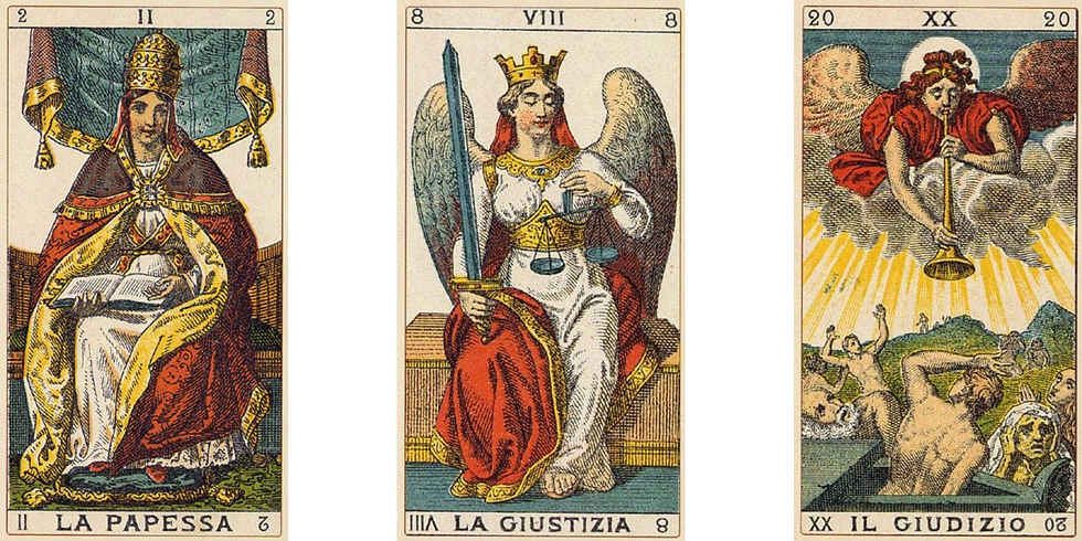 La Costellazione della Papessa raffigurata con i Tarocchi italiani in versione Marsigliesi, con le carte Papessa, Forza e Giudizio, simbolo di intuizione, padronanza di sé e trasformazione.