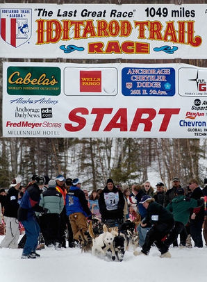 Iditarod_2005_-_Knolmayer_start_in_Willow.jpg
